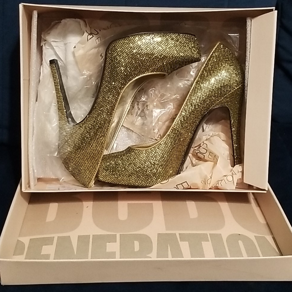 ✨Host Pick✨BCBGeneration Parade Gold Heels